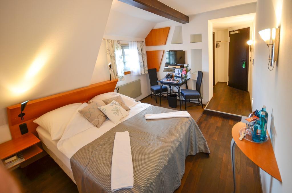 Restaurant & ****Hotel Hoeerhof Idstein Szoba fotó