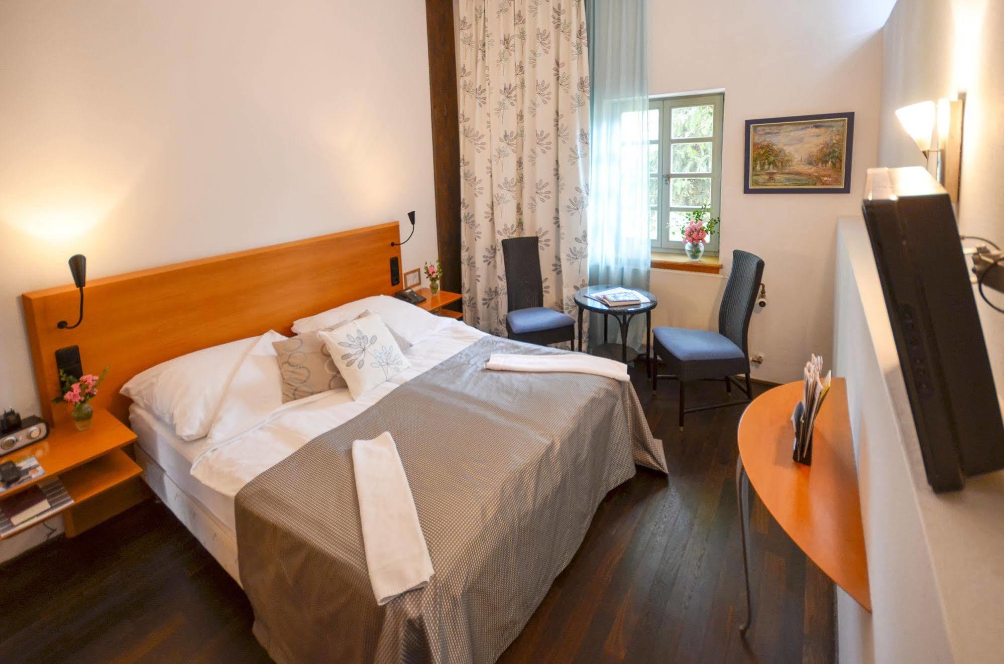 Restaurant & ****Hotel Hoeerhof Idstein Kültér fotó